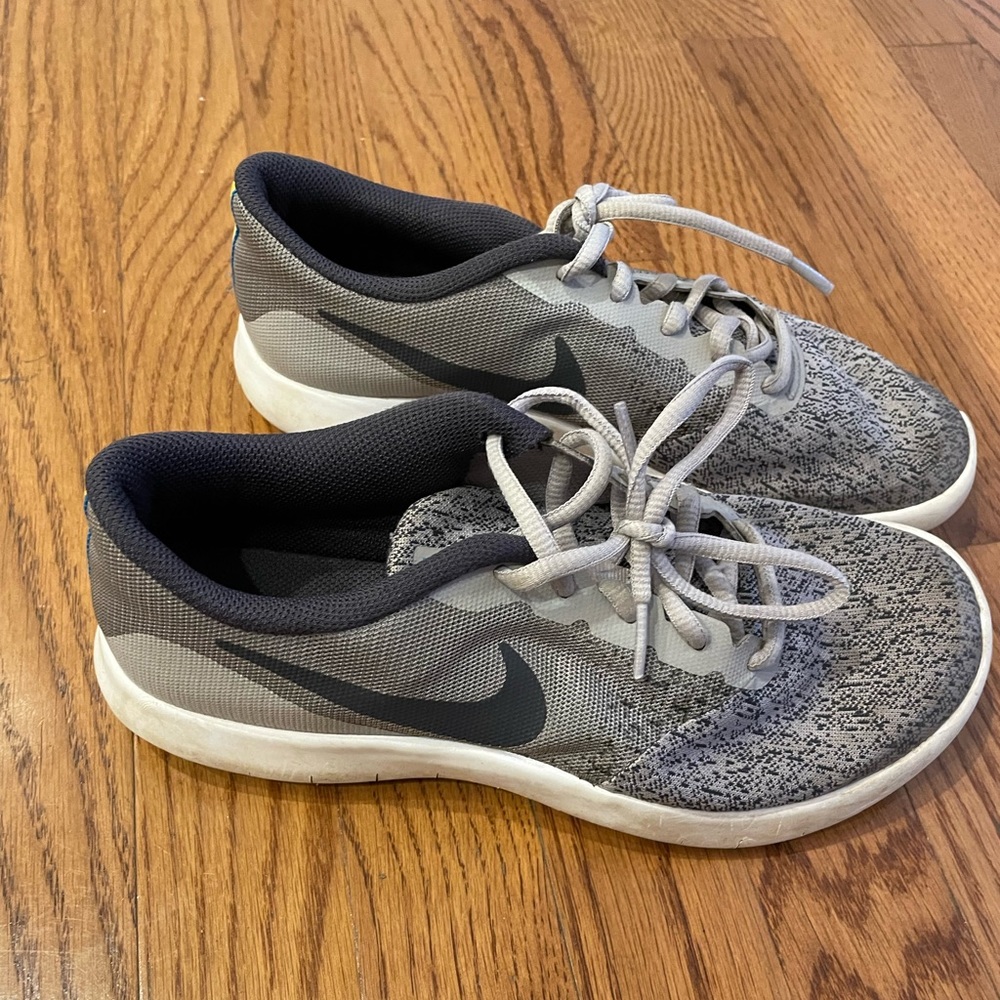 Nike Youth Shoes, gray, size 6.5Y